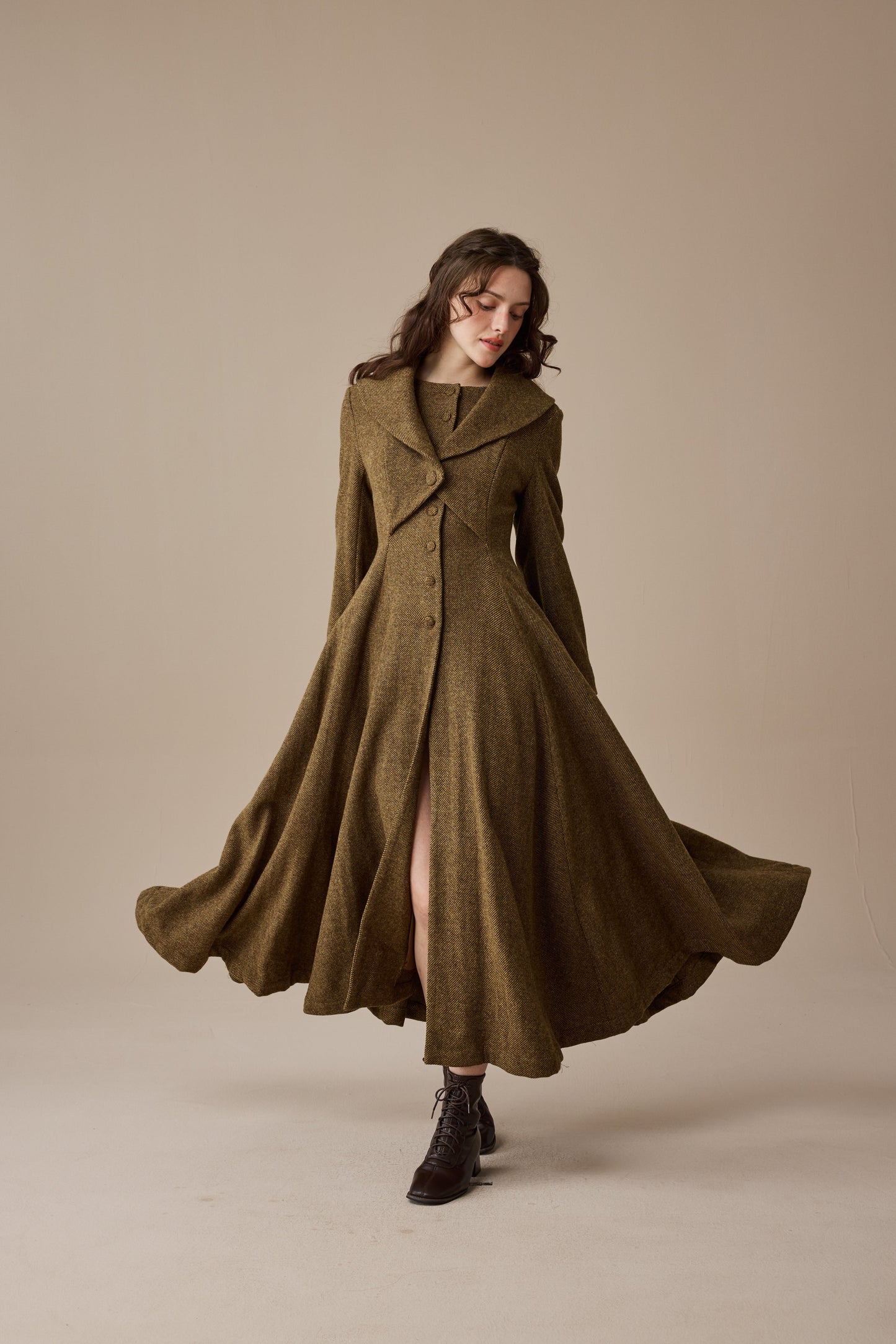 Gemma 17 | 100% wool victorian coat