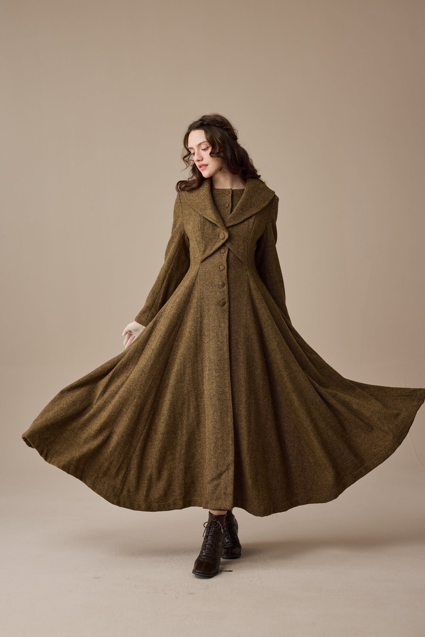 Gemma 17 | 100% wool victorian coat