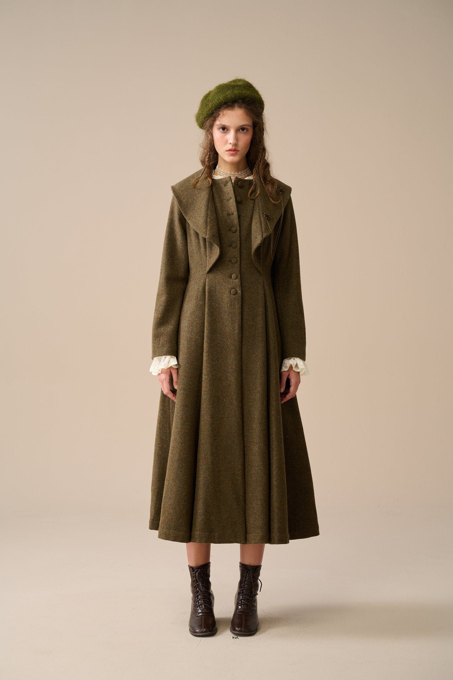 Gemma 17 | 100% wool victorian coat